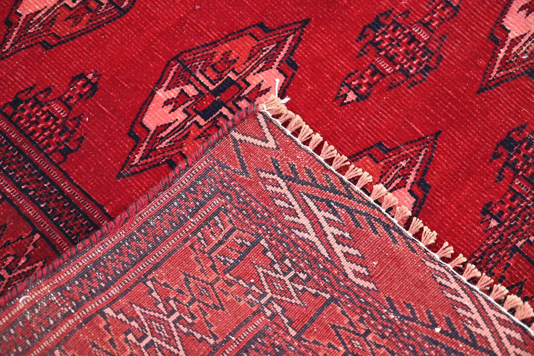 red Accent rug 4' 4" x 6' 4"