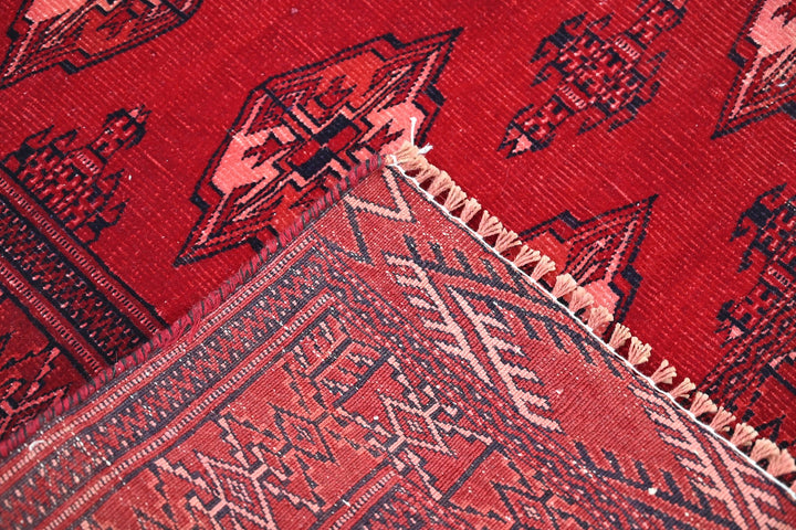 red Accent rug 4' 4" x 6' 4"