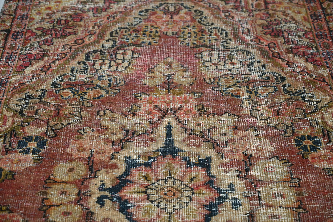 red Accent rug 3' 7" x 6' 6"