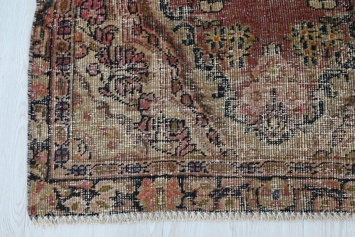 red Accent rug 3' 7" x 6' 6"