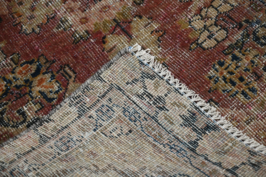 red Accent rug 3' 7" x 6' 6"