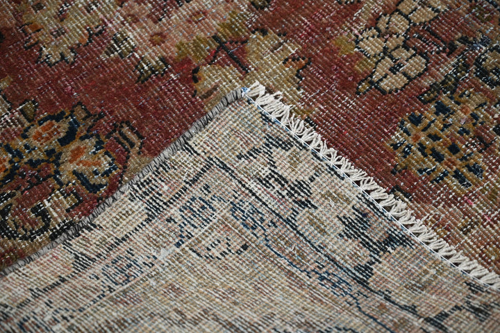 red Accent rug 3' 7" x 6' 6"