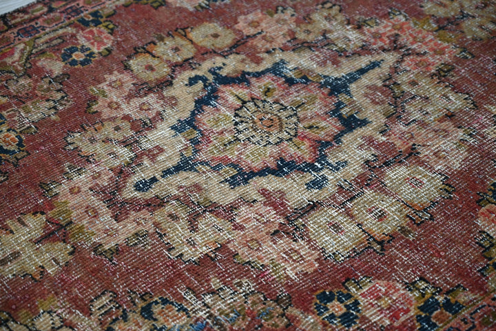 red Accent rug 3' 7" x 6' 6"