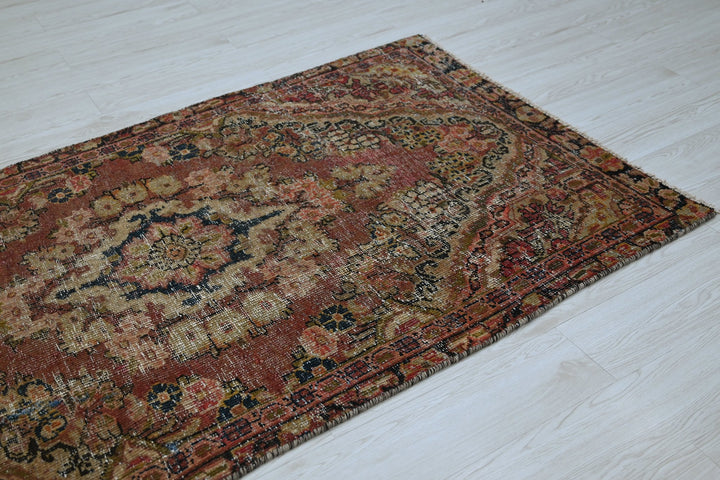 red Accent rug 3' 7" x 6' 6"