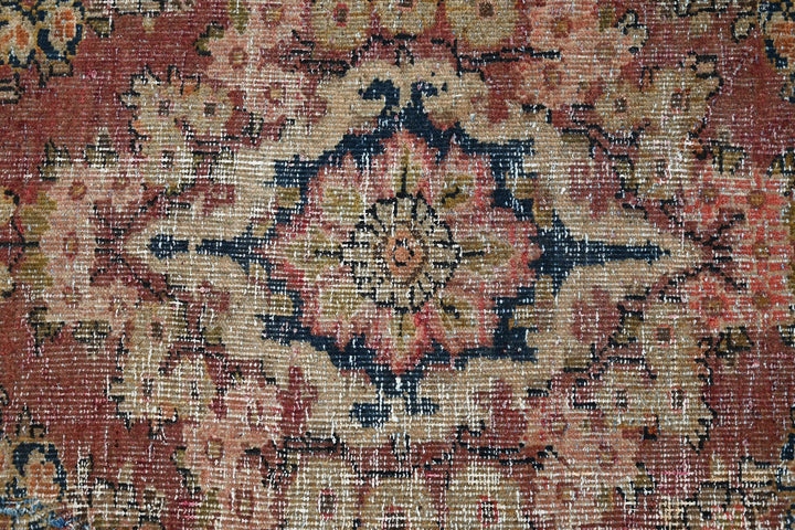 red Accent rug 3' 7" x 6' 6"