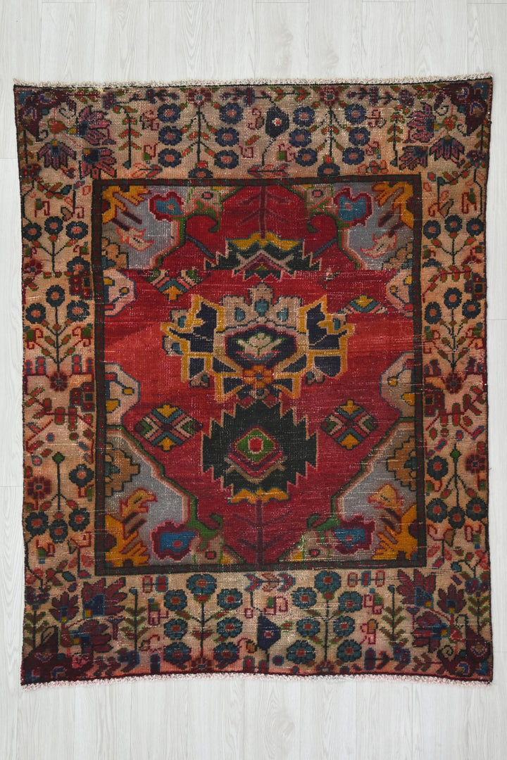 red Accent rug 4' 2" x 5' 4"