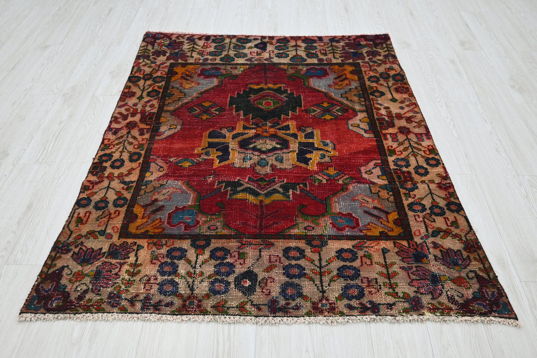 red Accent rug 4' 2" x 5' 4"