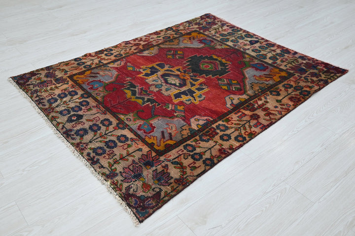 red Accent rug 4' 2" x 5' 4"