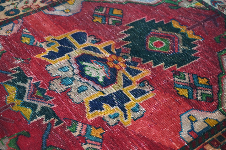 red Accent rug 4' 2" x 5' 4"