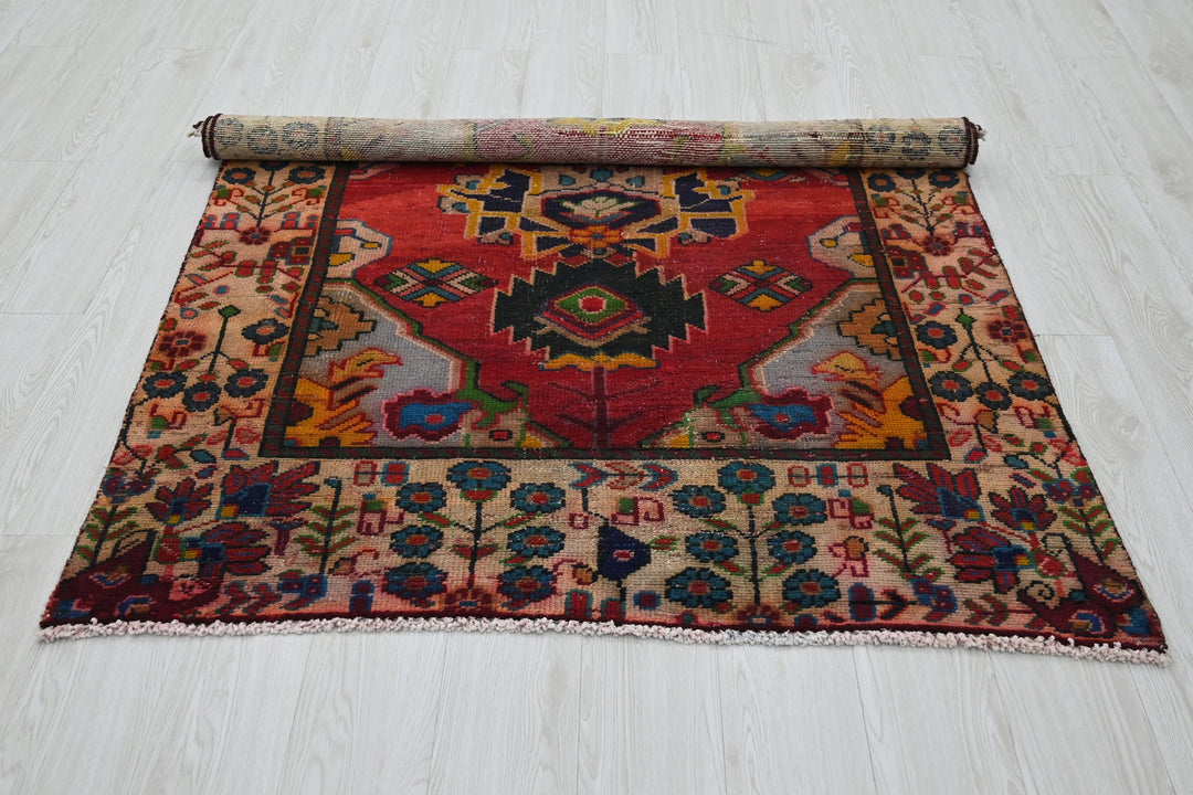 red Accent rug 4' 2" x 5' 4"