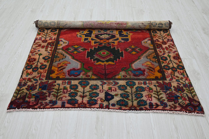 red Accent rug 4' 2" x 5' 4"