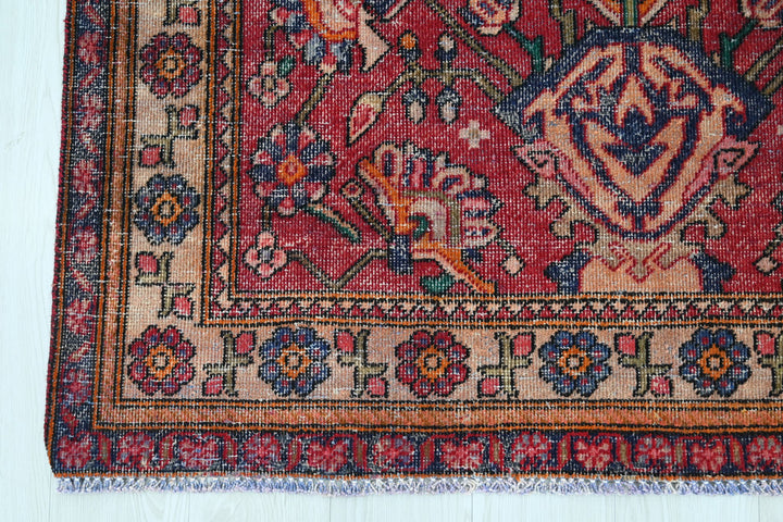 red Accent rug 4' 1" x 6' 4"