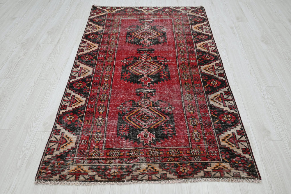 red Accent rug 3' 8" x 6' 4"
