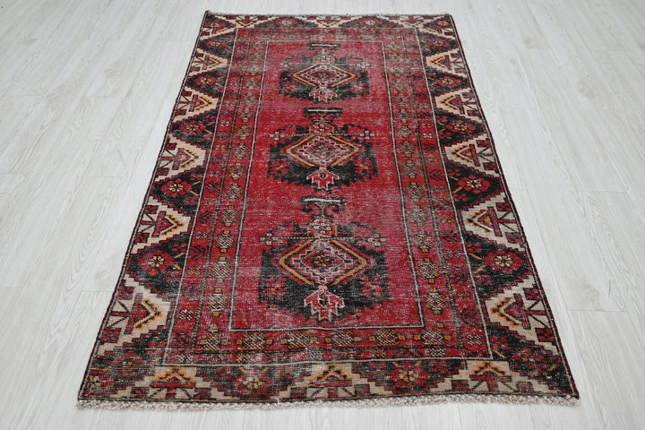 red Accent rug 3' 8" x 6' 4"
