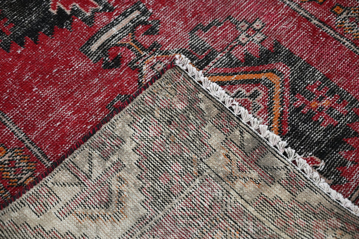 red Accent rug 3' 8" x 6' 4"