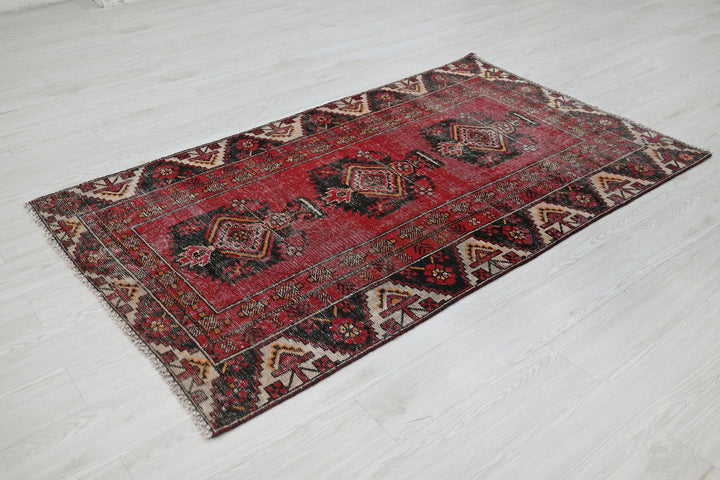 red Accent rug 3' 8" x 6' 4"