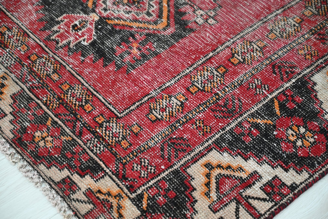 red Accent rug 3' 8" x 6' 4"