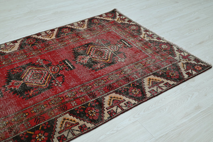 red Accent rug 3' 8" x 6' 4"