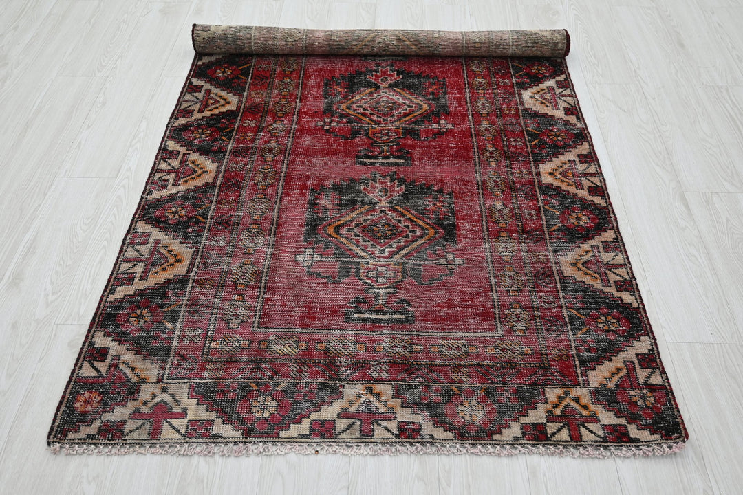red Accent rug 3' 8" x 6' 4"
