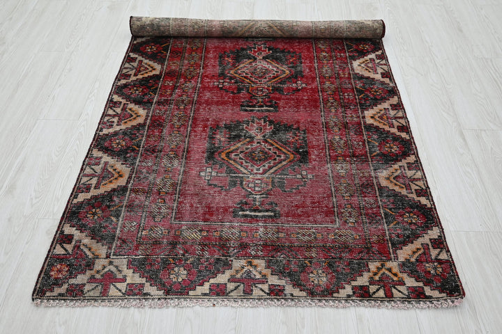 red Accent rug 3' 8" x 6' 4"