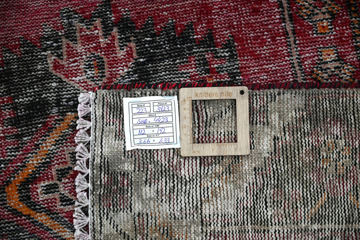 red Accent rug 3' 8" x 6' 4"
