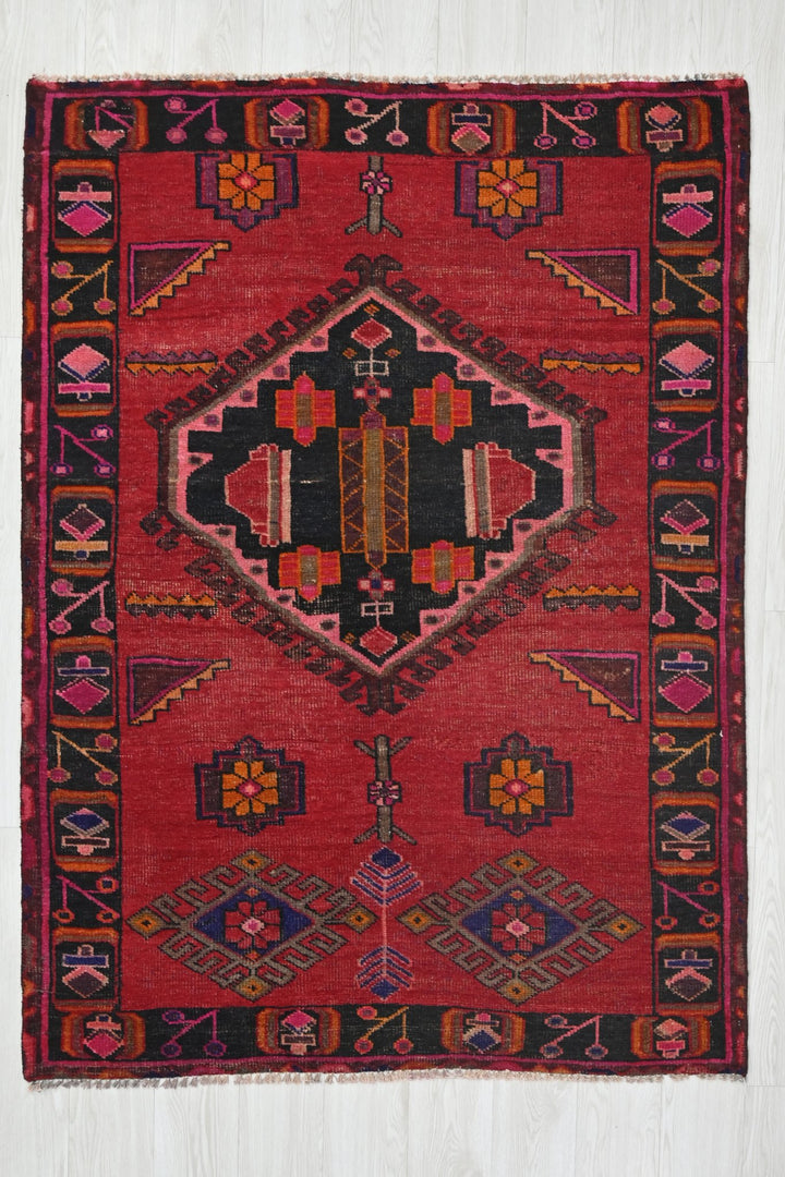 red Accent rug 4' 2" x 6' 1"