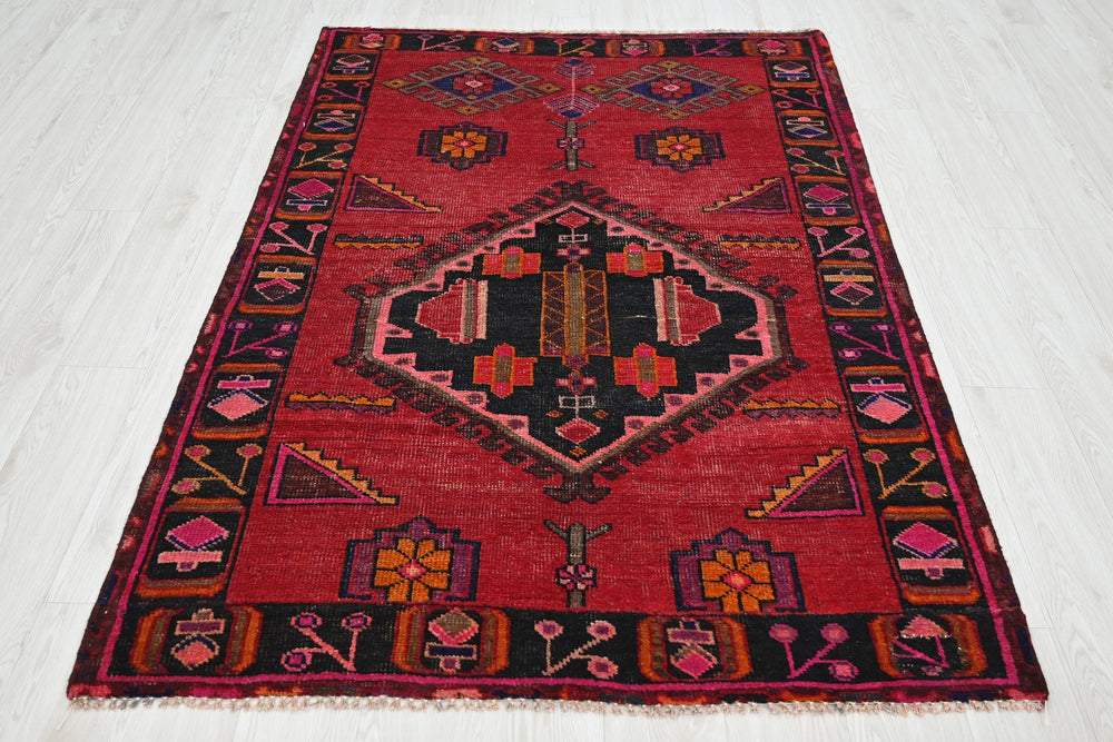 red Accent rug 4' 2" x 6' 1"