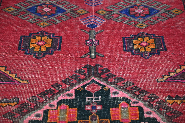 red Accent rug 4' 2" x 6' 1"