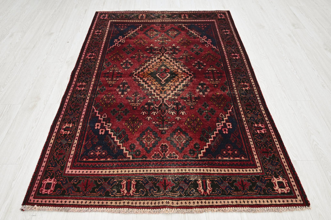 red Medium rug 4' 2" x 6' 7"