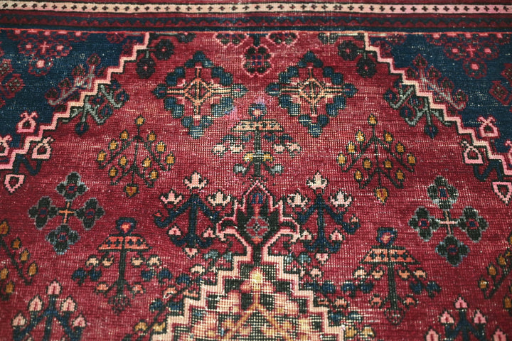 red Medium rug 4' 2" x 6' 7"