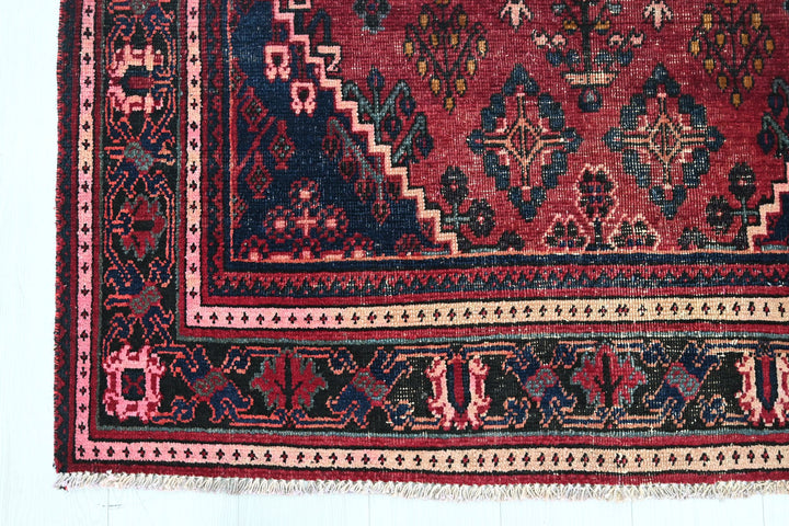 red Medium rug 4' 2" x 6' 7"