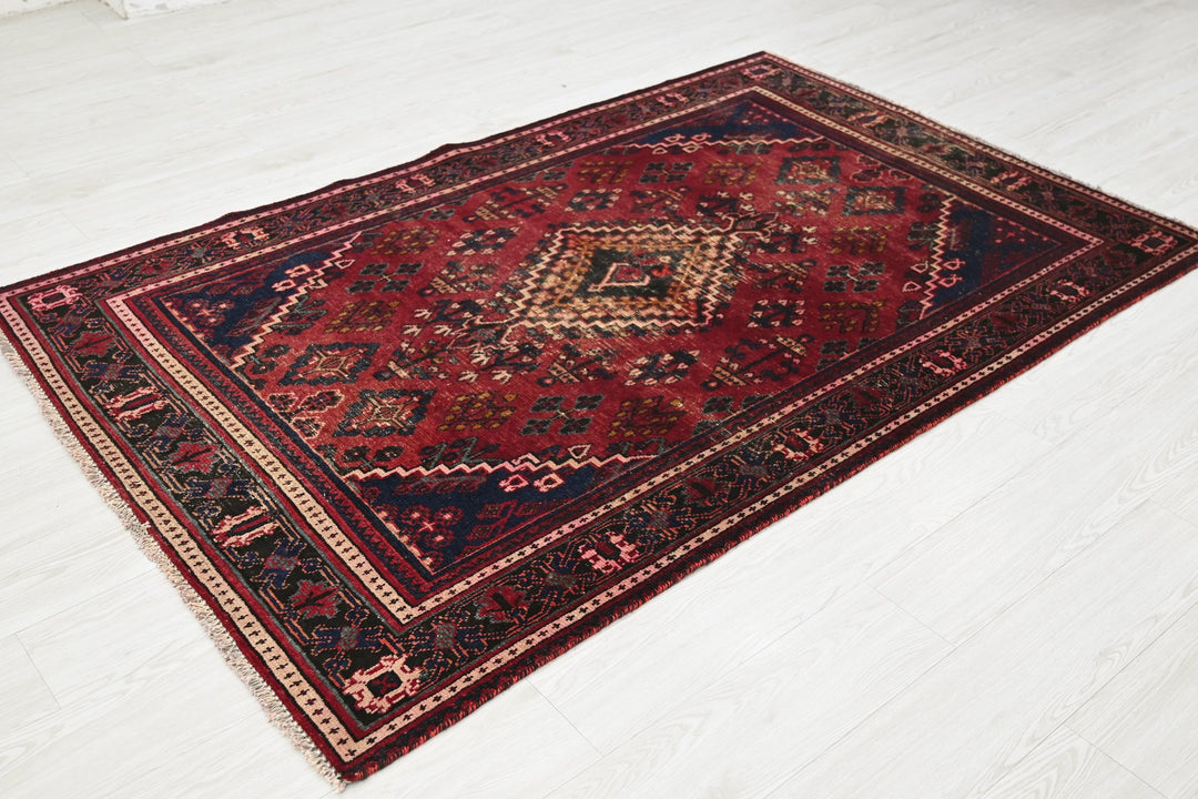 red Medium rug 4' 2" x 6' 7"