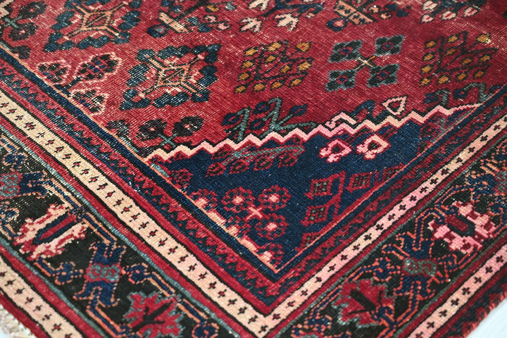 red Medium rug 4' 2" x 6' 7"