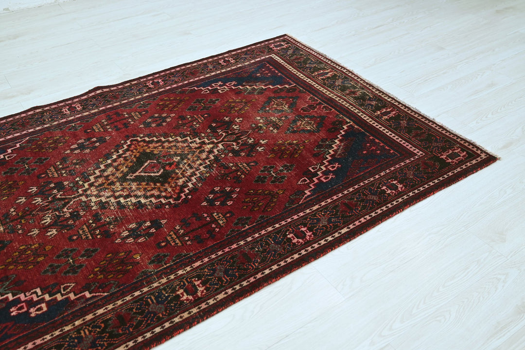 red Medium rug 4' 2" x 6' 7"