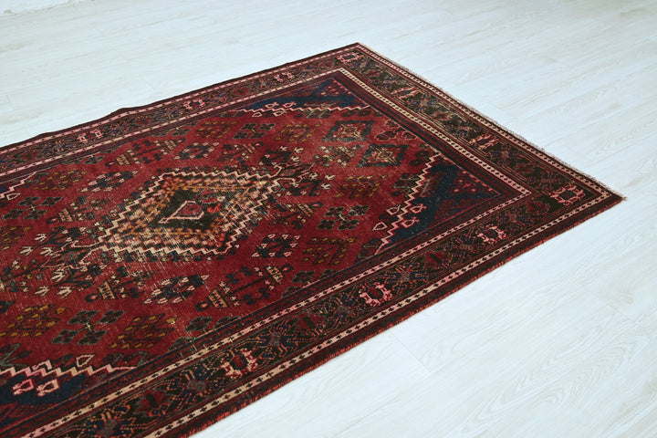 red Medium rug 4' 2" x 6' 7"