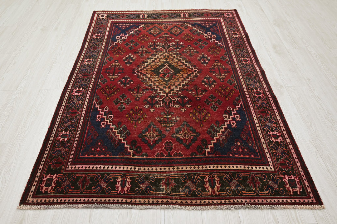 red Medium rug 4' 2" x 6' 7"