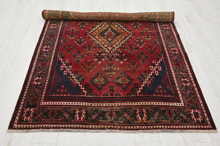red Medium rug 4' 2" x 6' 7"