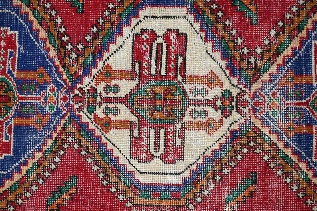 red Medium rug 4' 7" x 6' 0"