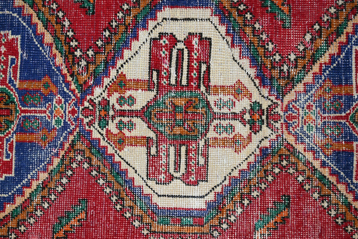 red Medium rug 4' 7" x 6' 0"