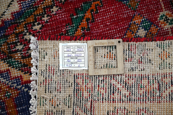 red Medium rug 4' 7" x 6' 0"