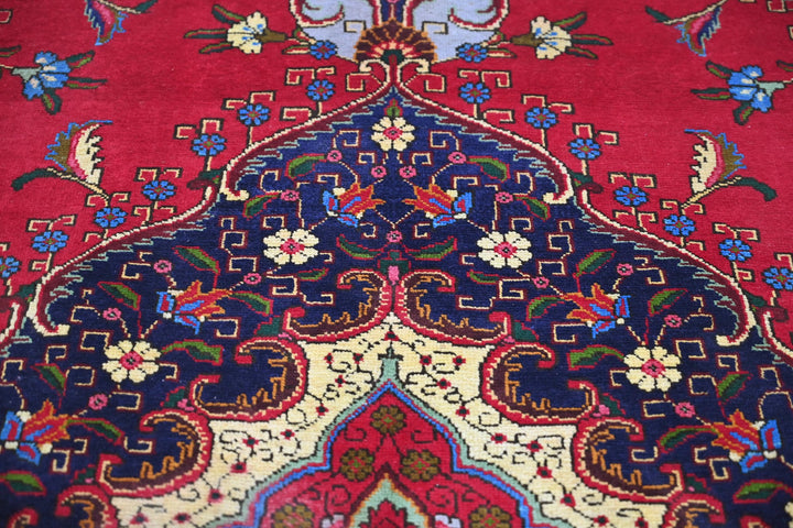 red Accent rug 4' 4" x 6' 0"
