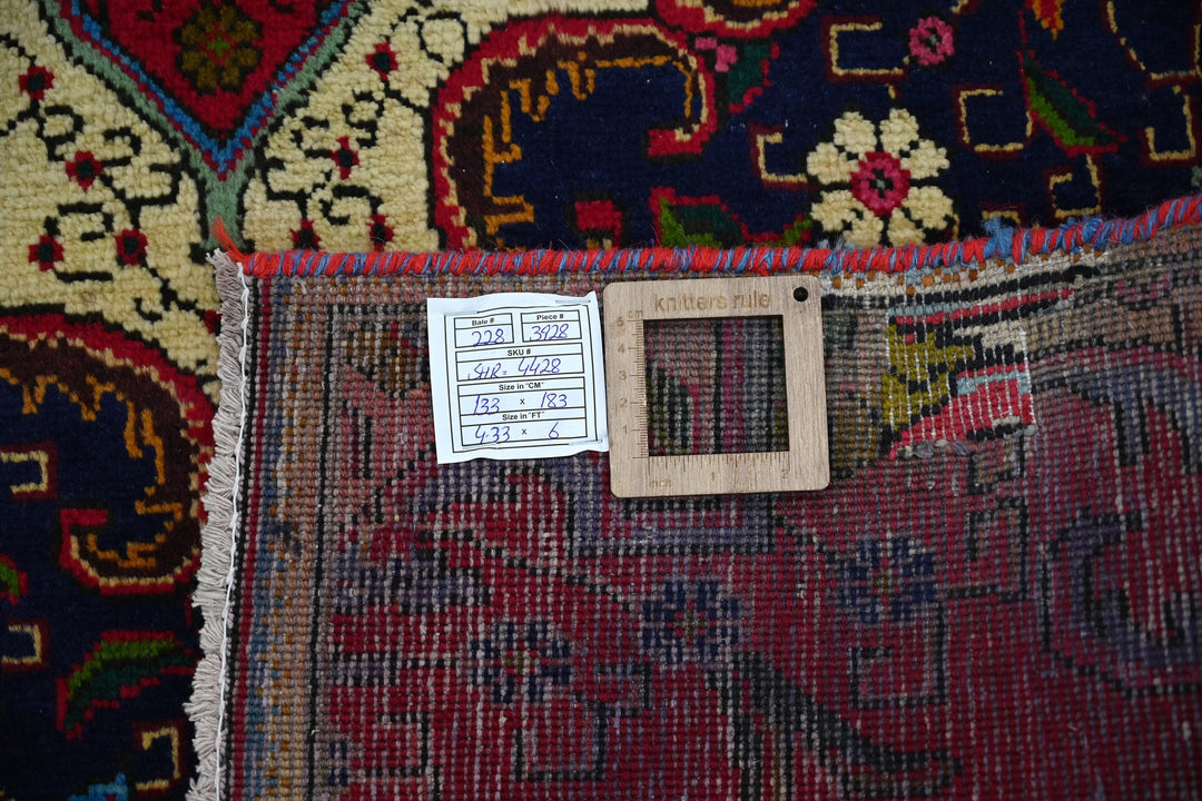 red Accent rug 4' 4" x 6' 0"