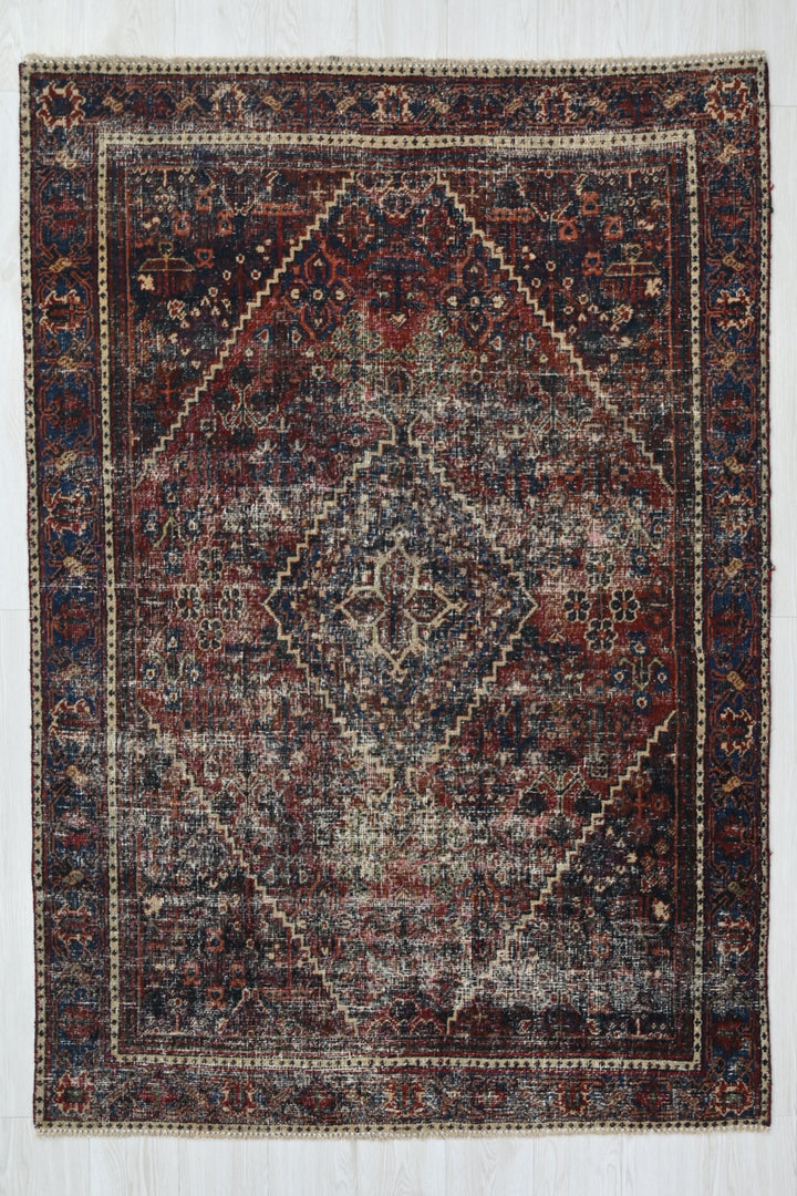 red Accent rug 4' 1" x 6' 3"