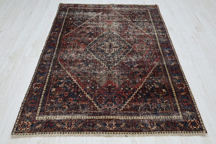 red Accent rug 4' 1" x 6' 3"