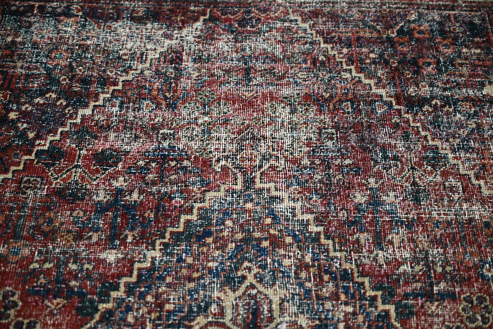 red Accent rug 4' 1" x 6' 3"
