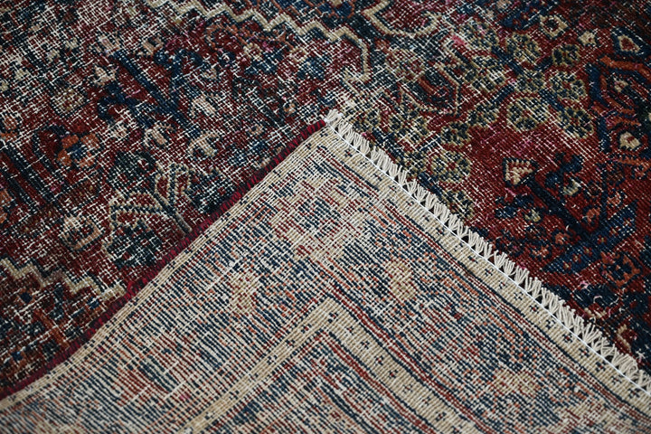 red Accent rug 4' 1" x 6' 3"