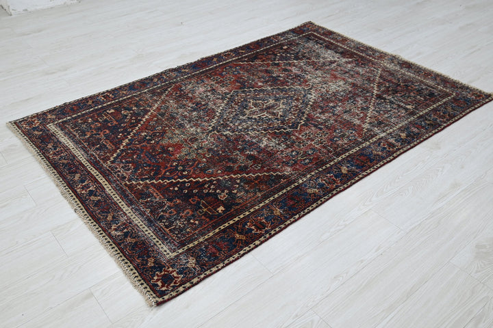 red Accent rug 4' 1" x 6' 3"