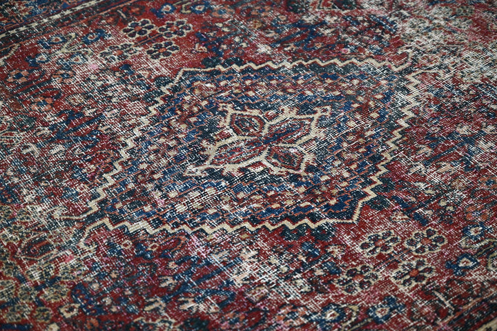 red Accent rug 4' 1" x 6' 3"