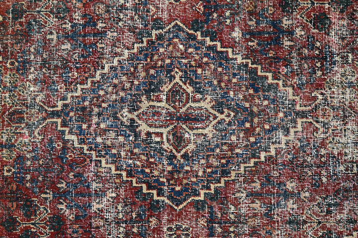 red Accent rug 4' 1" x 6' 3"