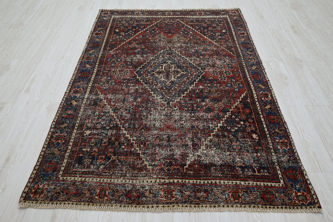 red Accent rug 4' 1" x 6' 3"